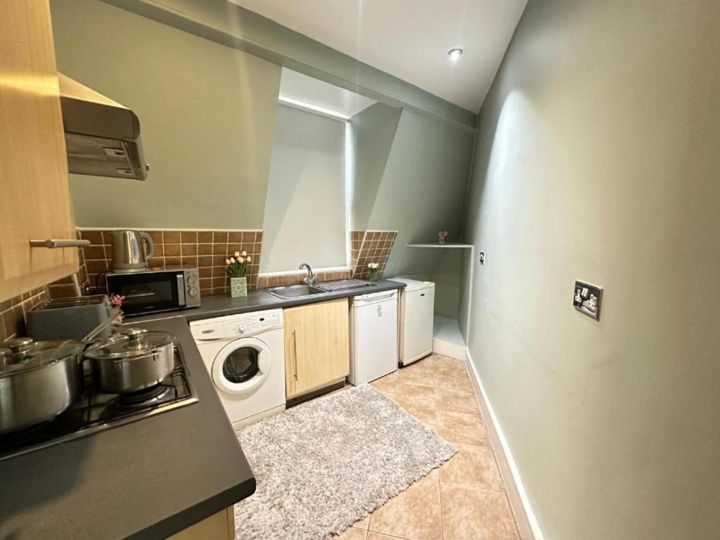 Comfortable Near Central Apartment *